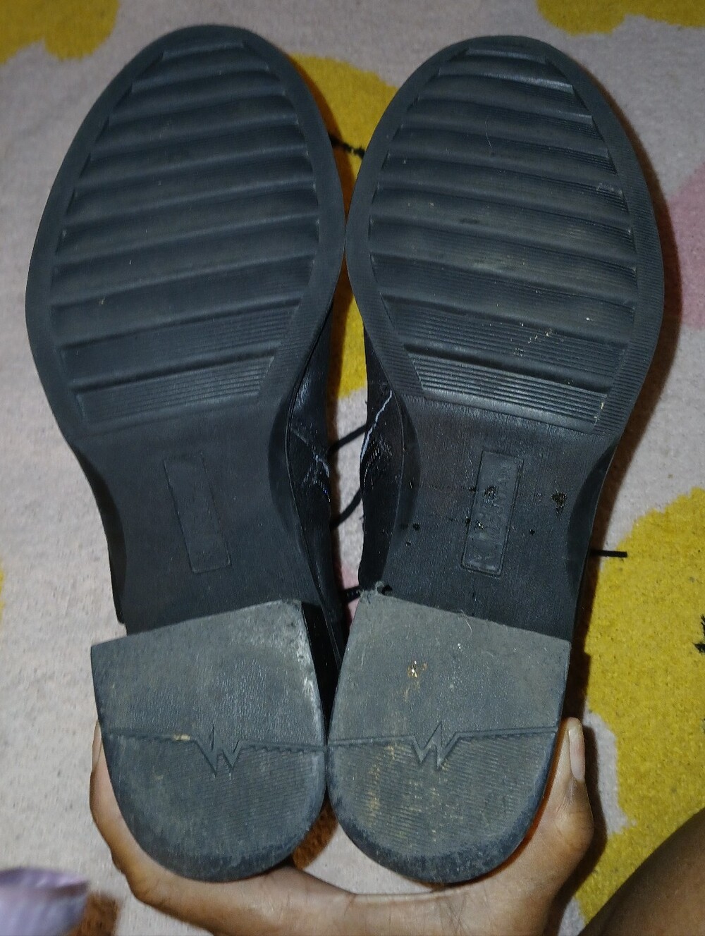 Pre-loved Women's White Mountain Black Lace-Up Ankle Boots with Side Zipper. - Picture 6 of 8
